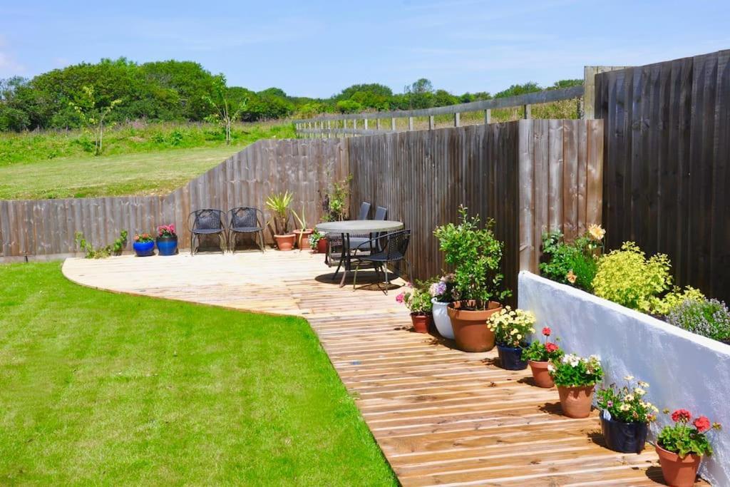 Stunning Annexe 1 Luxury Bedroom, Eating Area & Bathroom Only! Truro Exterior foto
