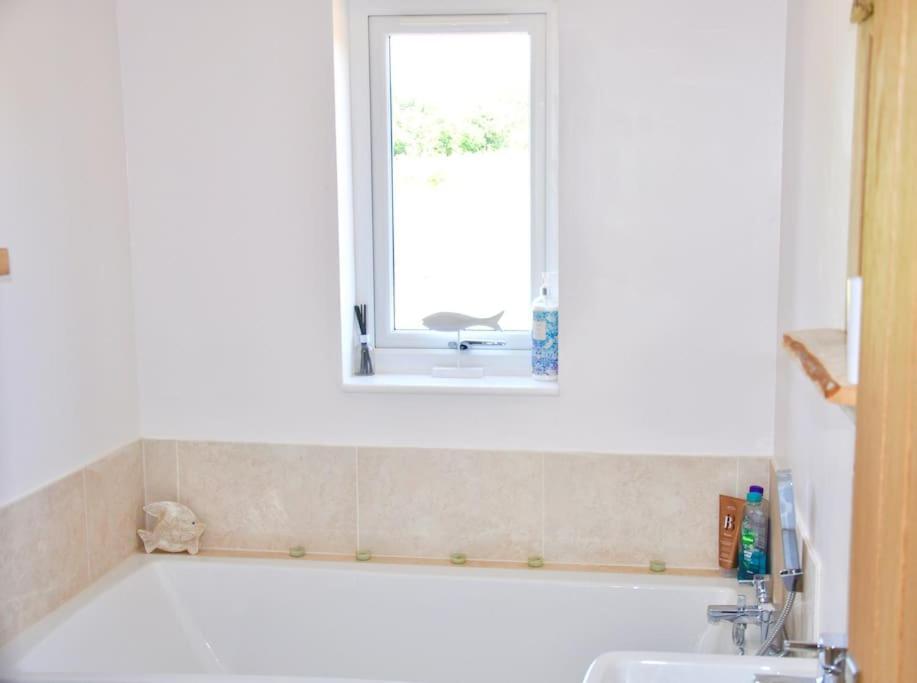 Stunning Annexe 1 Luxury Bedroom, Eating Area & Bathroom Only! Truro Exterior foto
