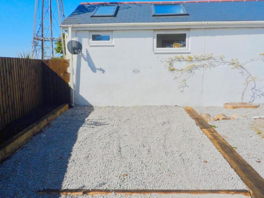 Stunning Annexe 1 Luxury Bedroom, Eating Area & Bathroom Only! Truro Exterior foto